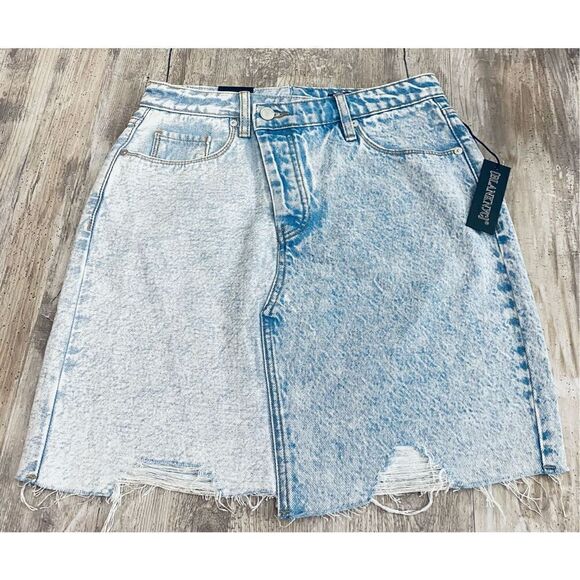 Blank NYC Nice Try Denim Jean Mini Skirt Light Stonewash Raw Hem Women’s Sz 4/27 - Picture 1 of 4
